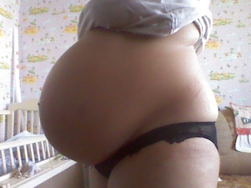 37 неделя коричневые. Живот на 37 неделе беременности. Беременный живот в 35 недель. Живот на 38 неделе беременности двойней.